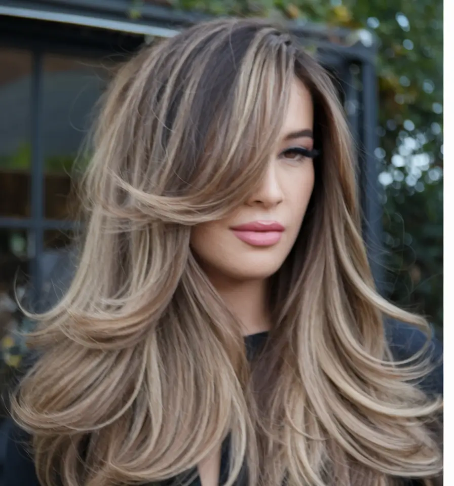 butterfly haircut straight hair Face-Framing Luxe with Bold Highlights