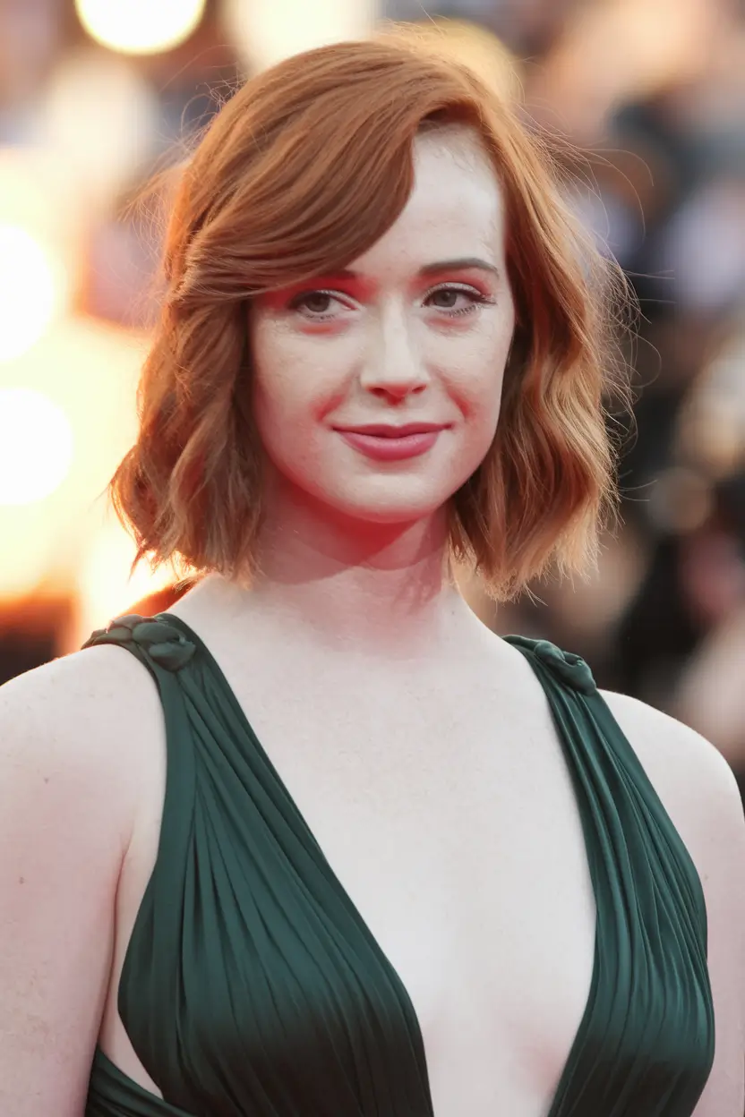 Summer Easy Hairstyle for Work: Soft Red Waves