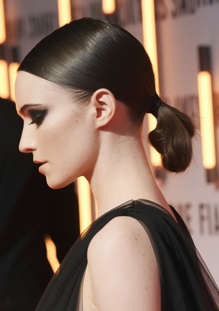summer ponytail hairstyles 2025 Low Ponytail