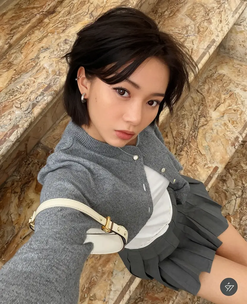 first day of school hairstyles 2025+Jet-Black Volume Bob with Side Swoop