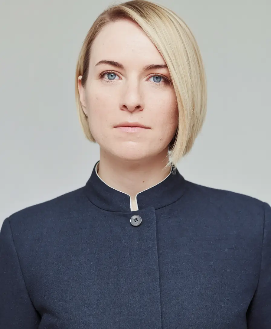 Chic Fall Bob Haircuts for 2025+Asymmetrical Platinum Blonde Bob