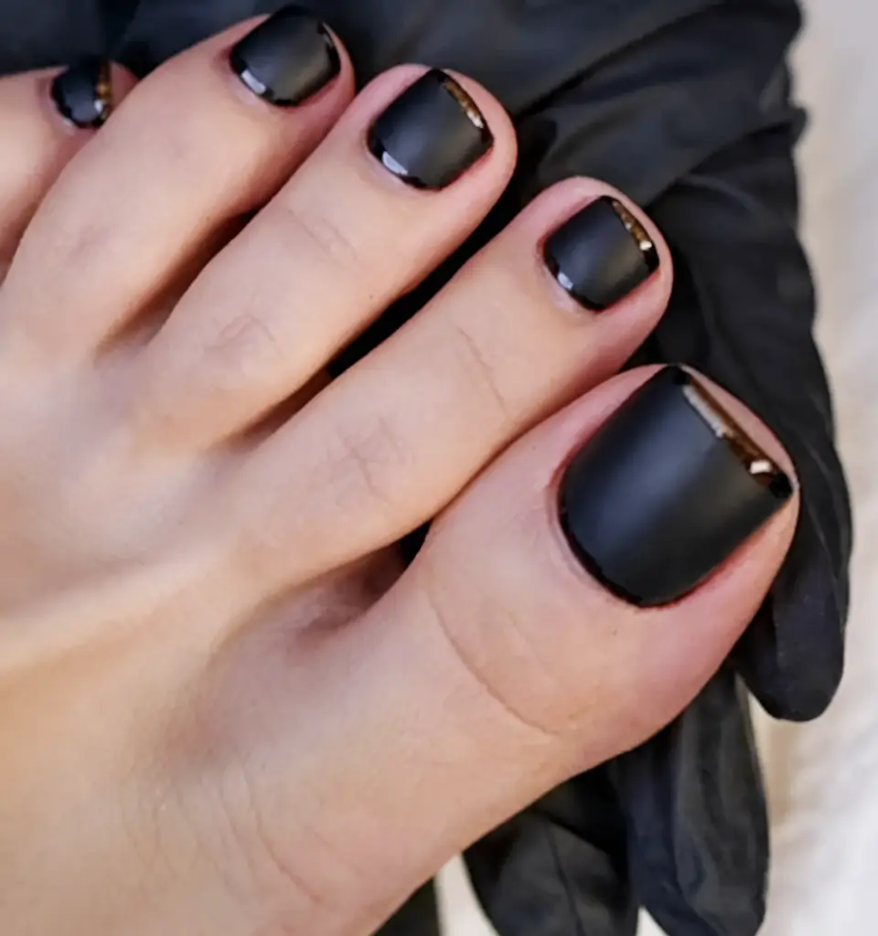 fall toe nail ideas+Matte Black With Glossy Edges