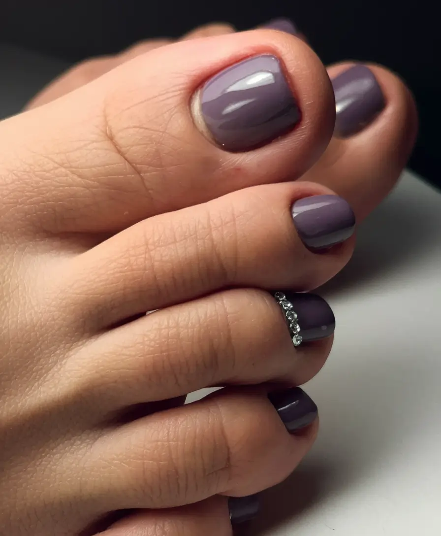 fall toe nail colors 2025 velvety dusty plum