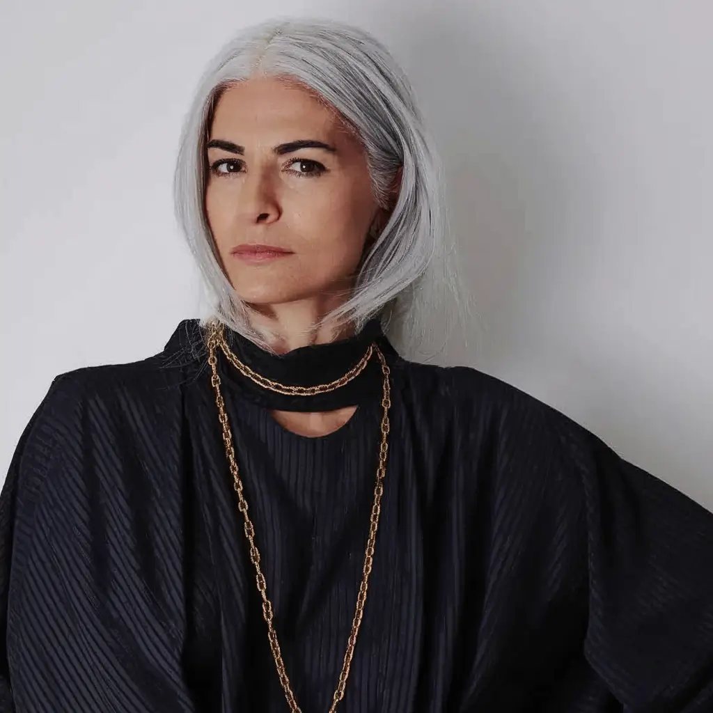 september hair color ideas 2025 + Minimalist Silver with Middle Part Power