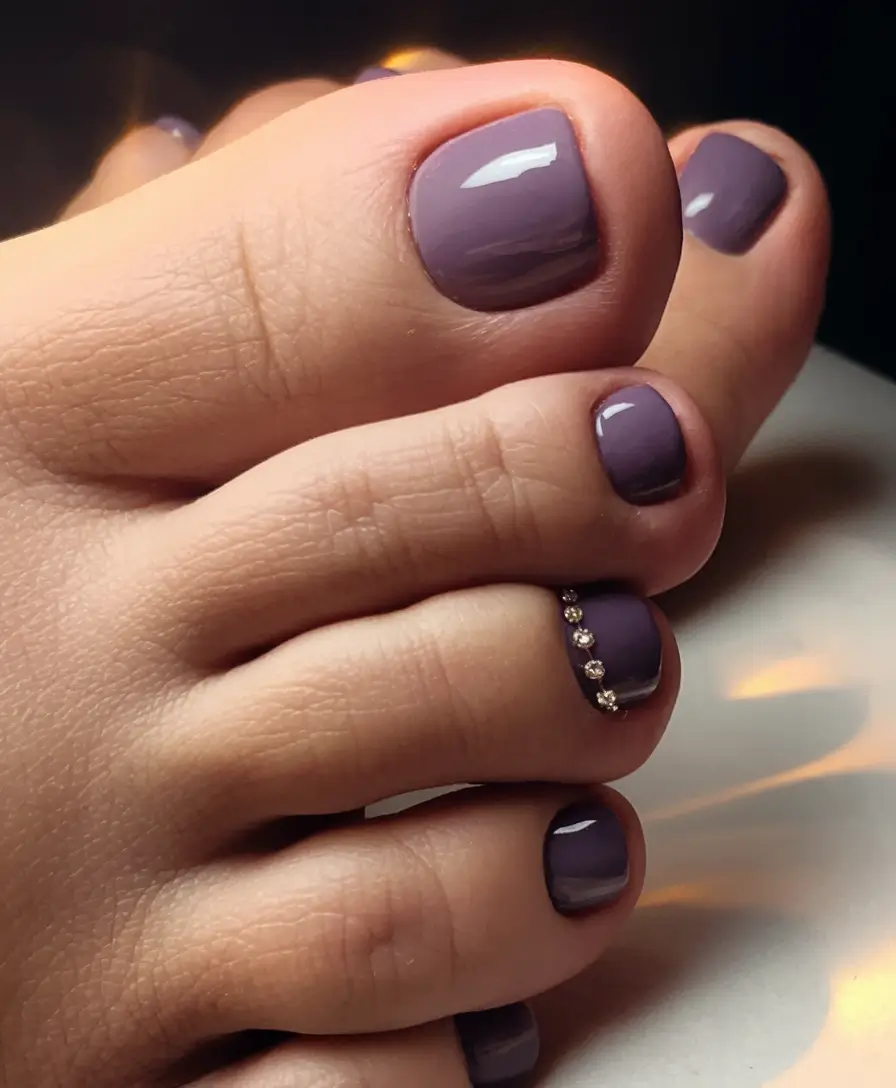 pretty toe nails september+Muted Plum for Minimalist Fall Feels