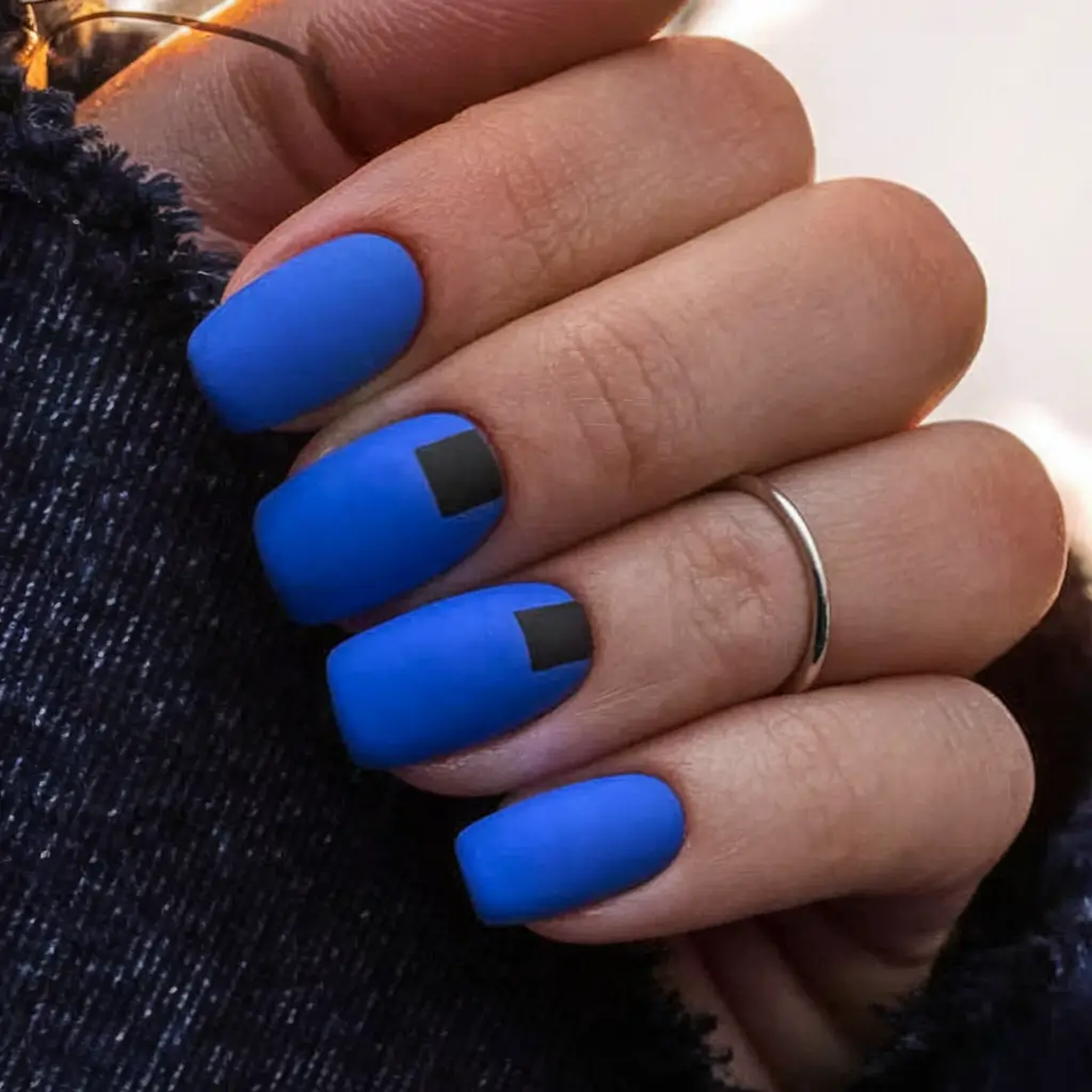 autumn-nails-colors-2025-blue-black-matte