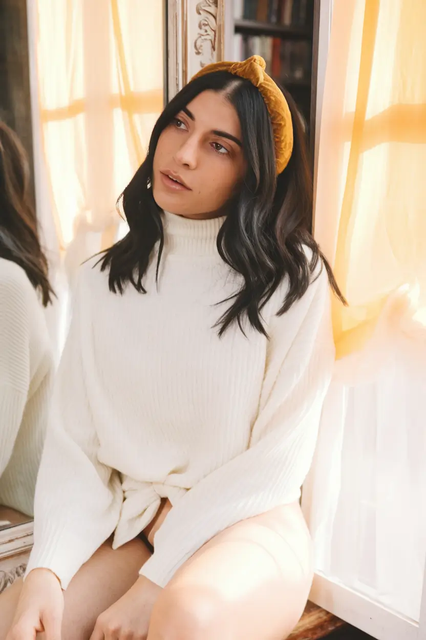easy fall hairstyles 2025 Soft Waves with a Velvet Headband