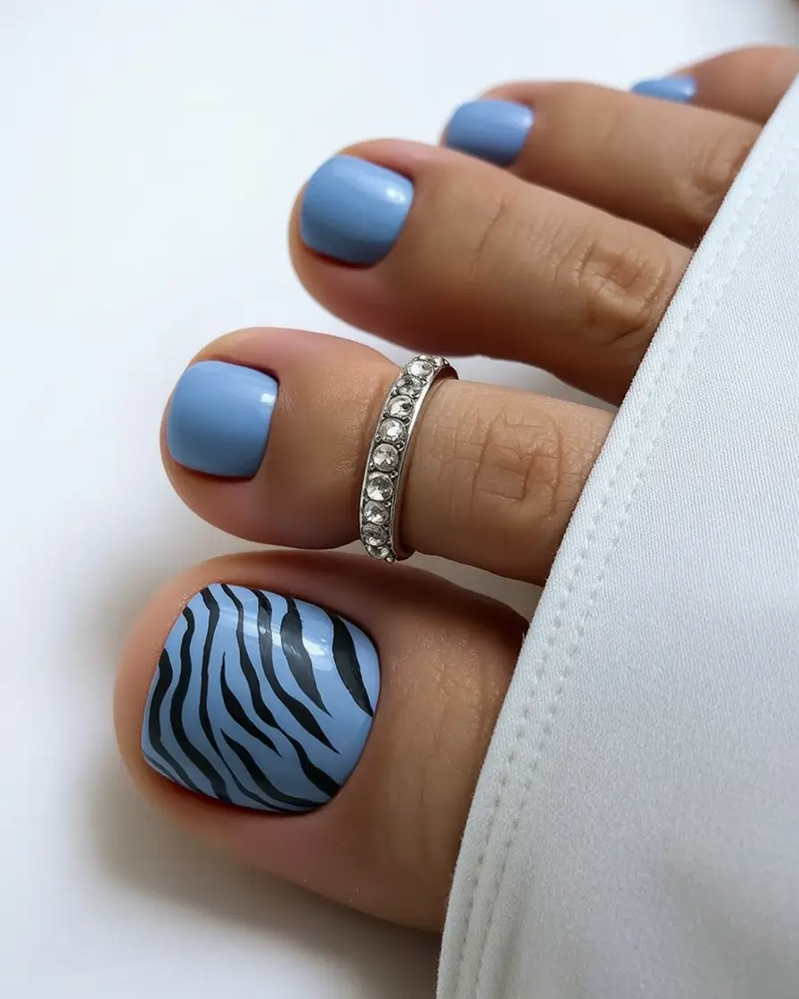 Cute Toe Nails Winter 2025-2026 Frosted Zebra