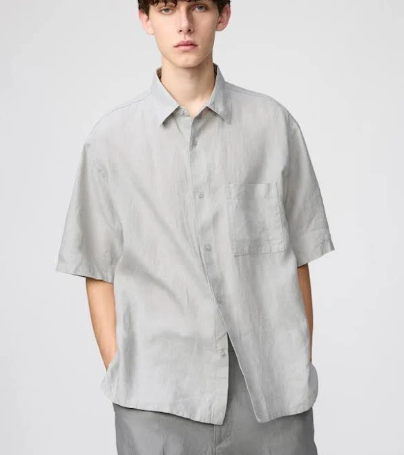 outerwear UNIQLO Men's Oversized Linen Shirt uniqlo.com/us $39.9