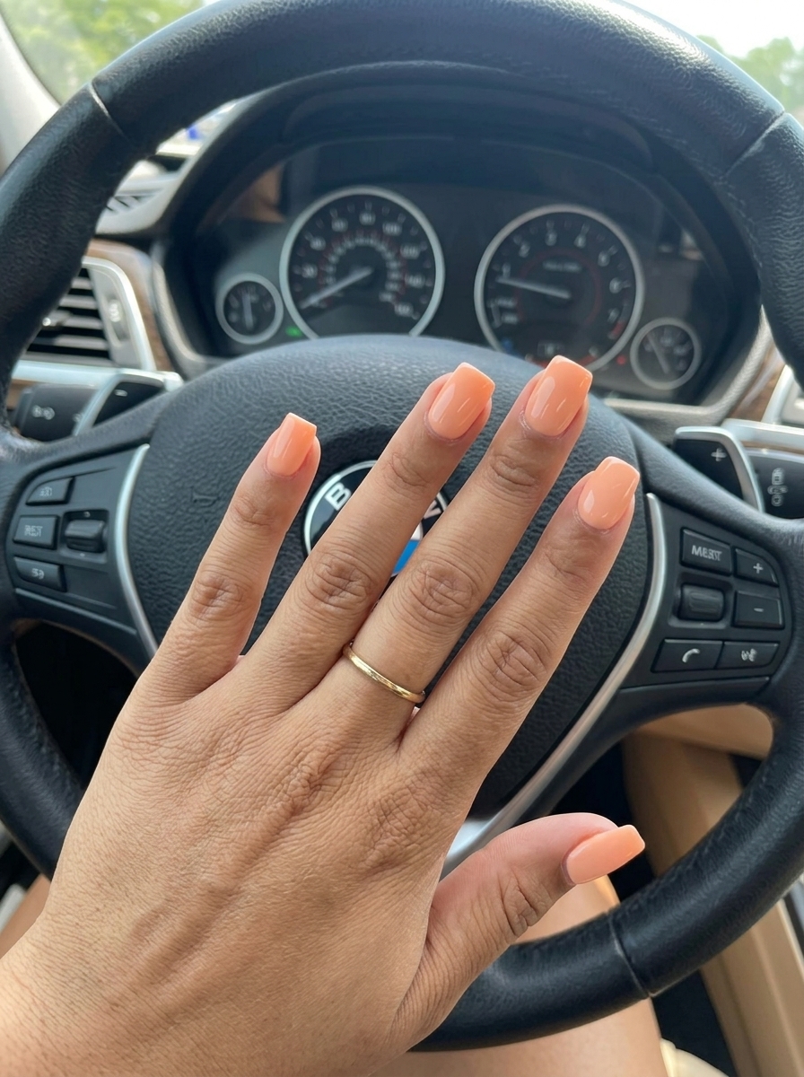 Soft peach fuzz square nails for daily wear & work, simple summer acrylic nail designs 2026.