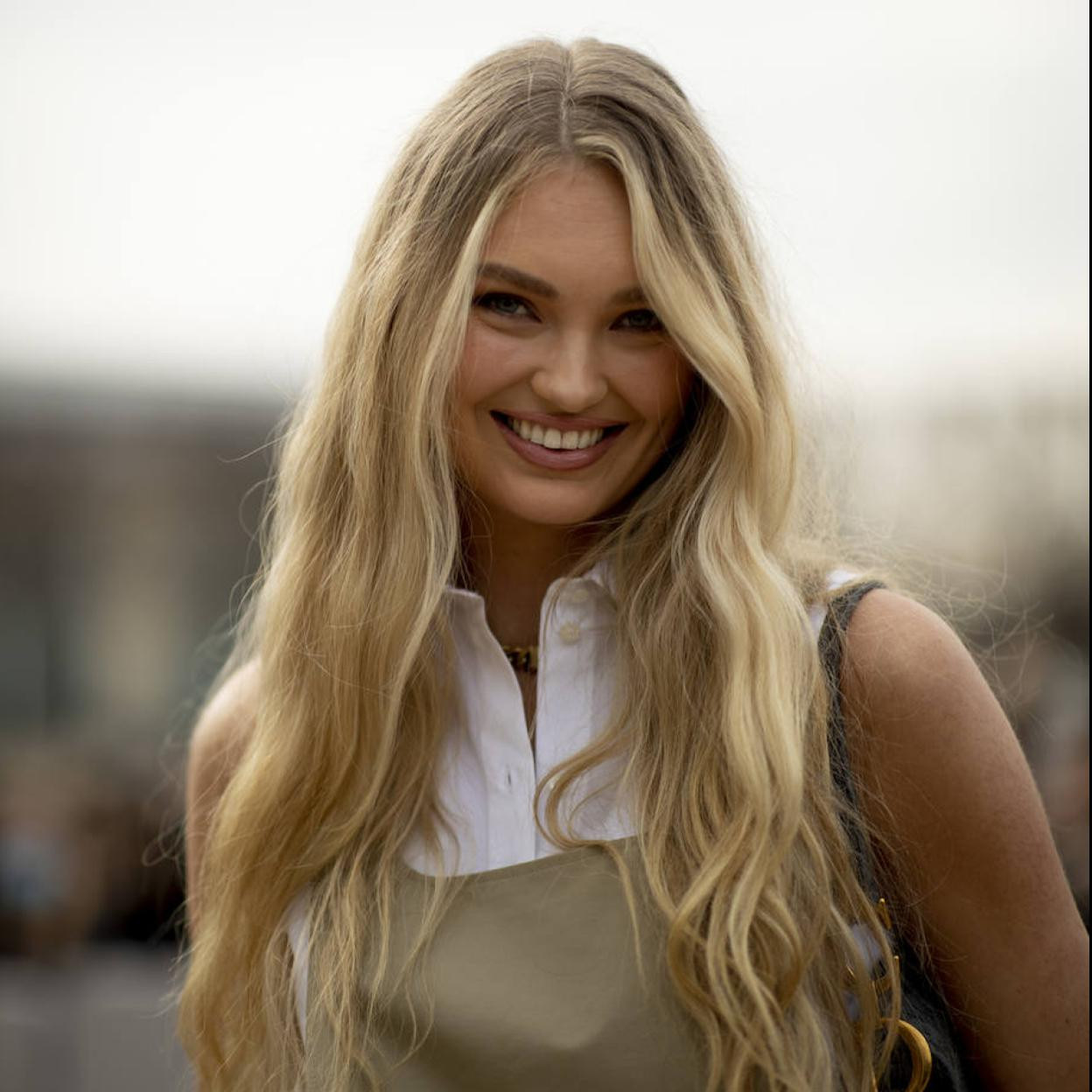 Dark Brown Base With Blonde Balayage Visual Idea Dark Brown Base With Blonde Balayage Visual Idea — Balayage 2027