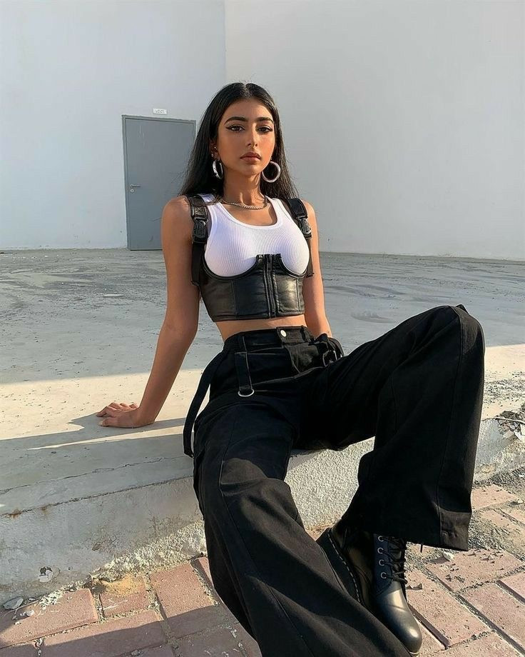 Streetwear Edge: Corset Top, Cargo Pants, and Combat Boots Streetwear Edge: Corset Top, Cargo Pants, and Combat Boots — Shein Outfits 2027