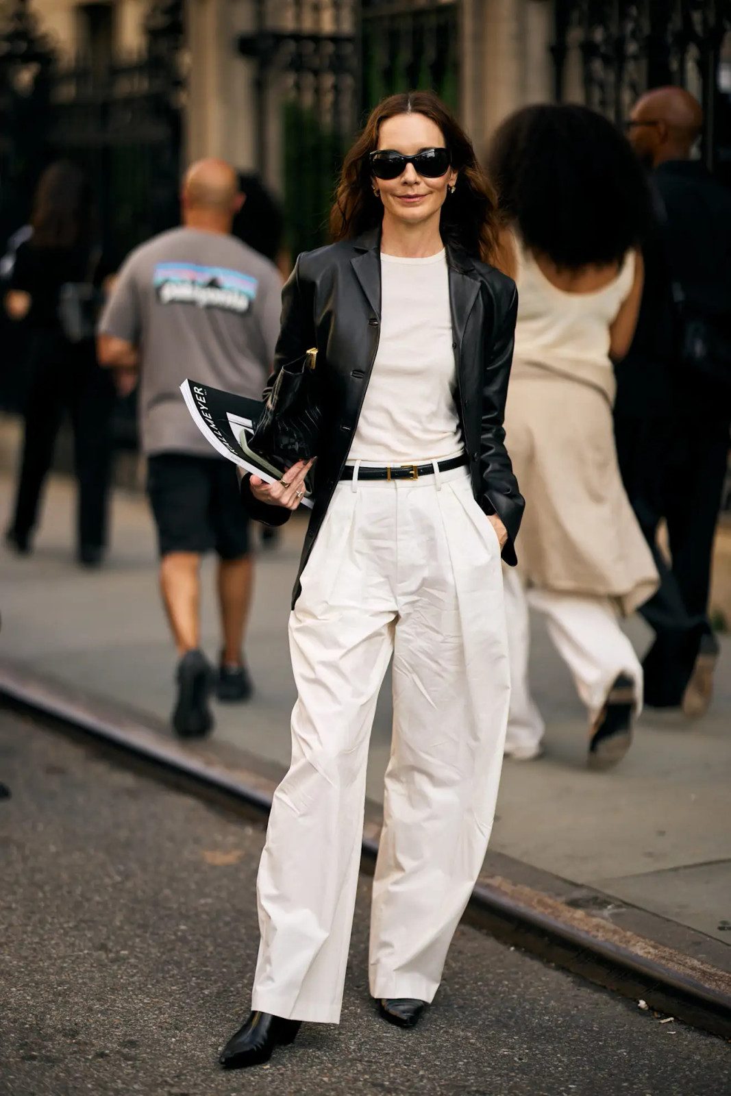 Chic Contrast: Black Blazer with White Wide-Leg Trousers Chic Contrast: Black Blazer with White Wide-Leg Trousers — Street Style Outfits 2027
