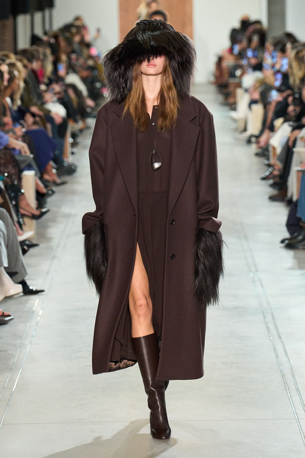 Fashion-Forward Chocolate Brown Coat with Fur Trim Fashion-Forward Chocolate Brown Coat with Fur Trim — Chocolate Brown Outfits 2027