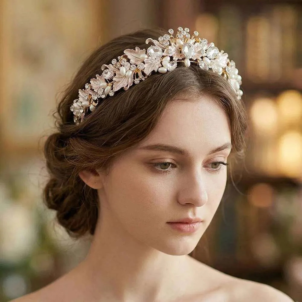 Loose Waves With Pearl and Crystal Band Loose Waves With Pearl and Crystal Band — Pearl Headband Hairstyles 2027
