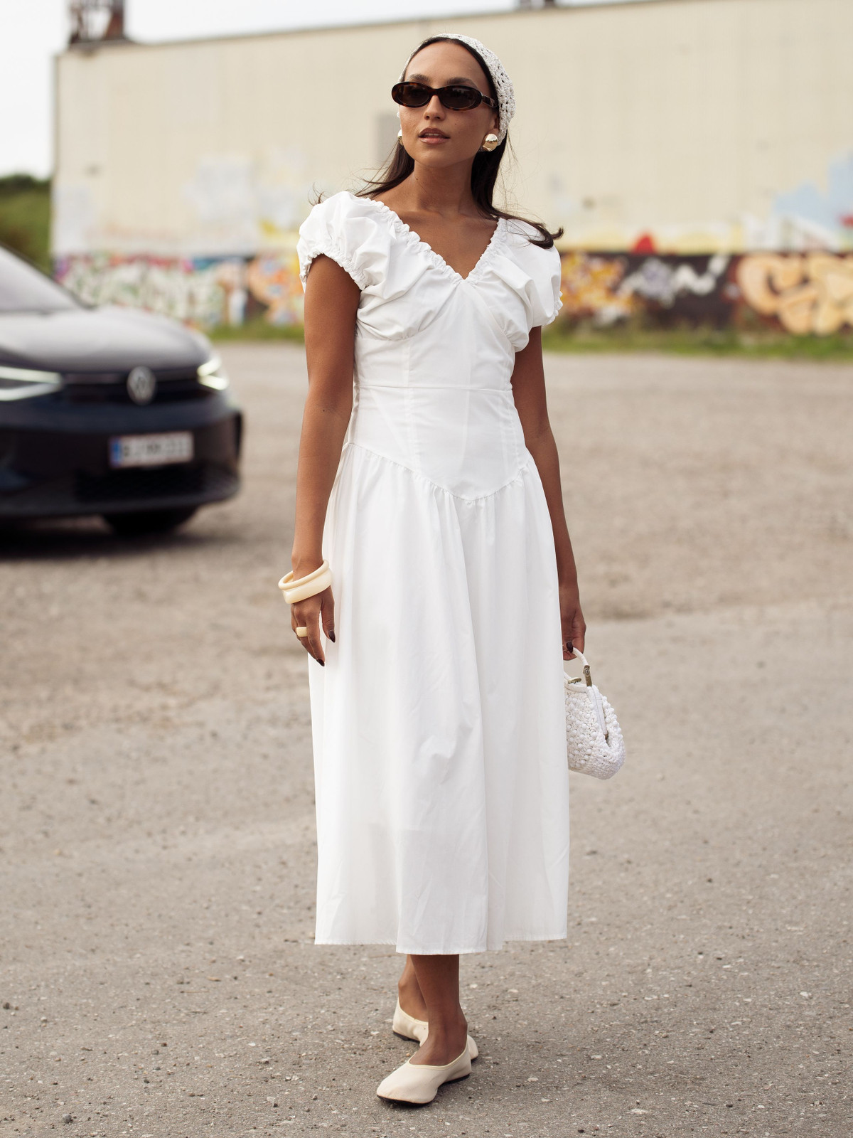 Chic White Cotton Midi Sundress with Sweetheart Neckline and Ballet Flats Chic White Cotton Midi Sundress with Sweetheart Neckline and Ballet Flats — Sundress Outfits 2027