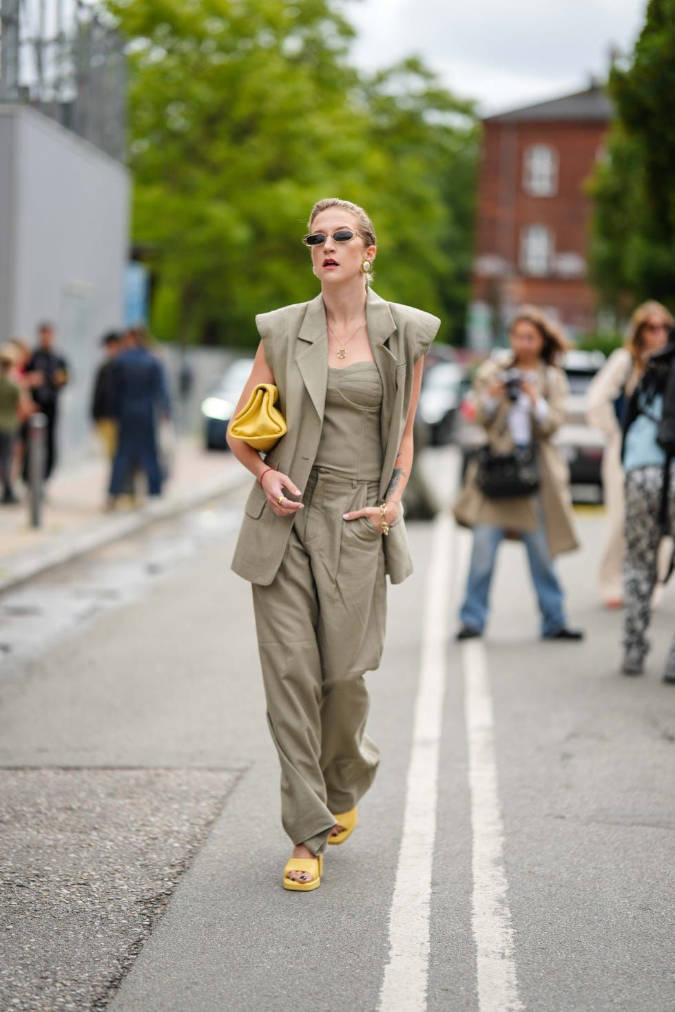 Olive Green Sleeveless Blazer with Yellow Accents Olive Green Sleeveless Blazer with Yellow Accents — Vest Outfits 2027