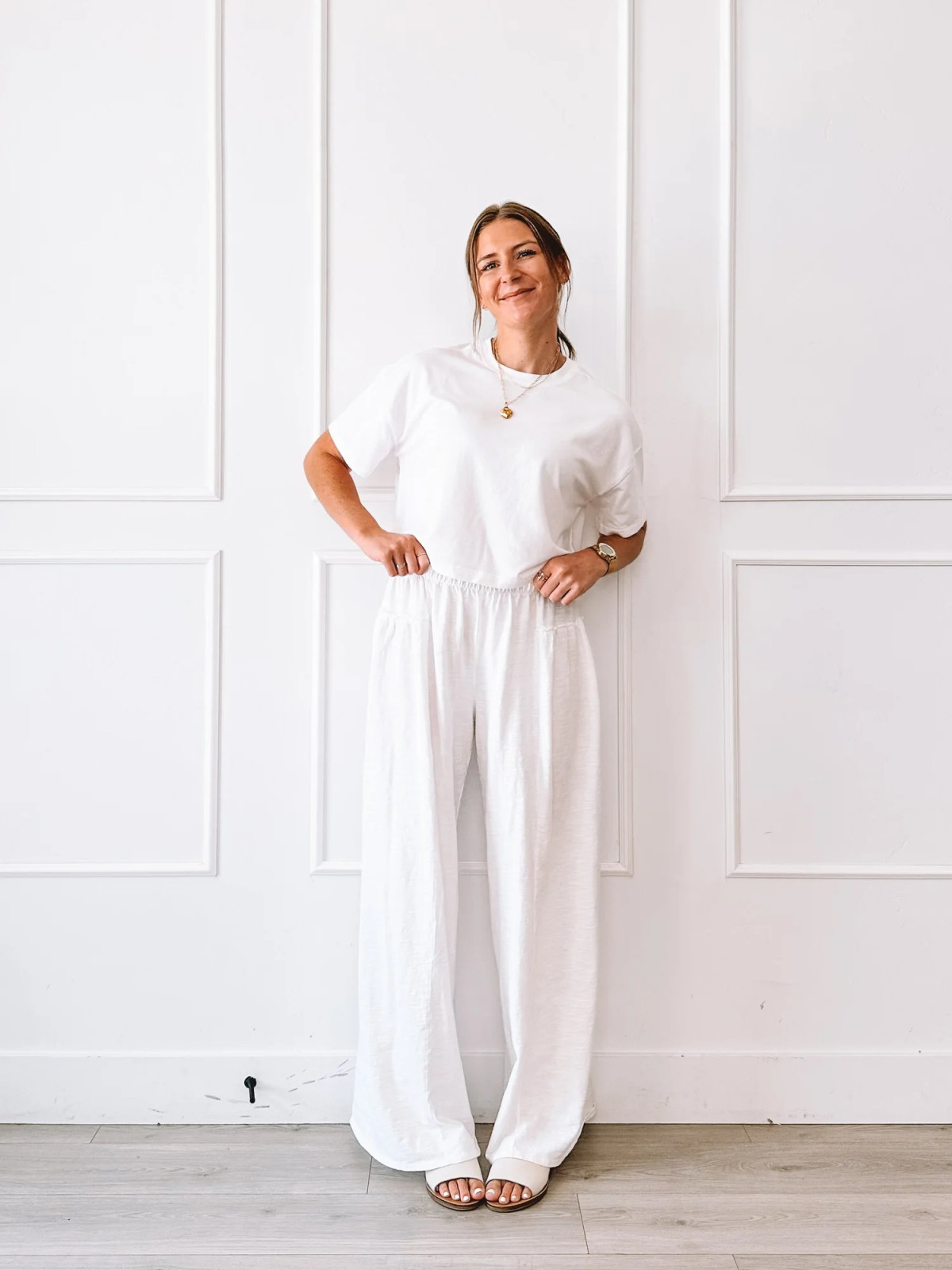 Monochromatic White Cropped Top and Wide-Leg Trouser Ensemble Monochromatic White Cropped Top and Wide-Leg Trouser Ensemble — Matching Set Outfits 2027