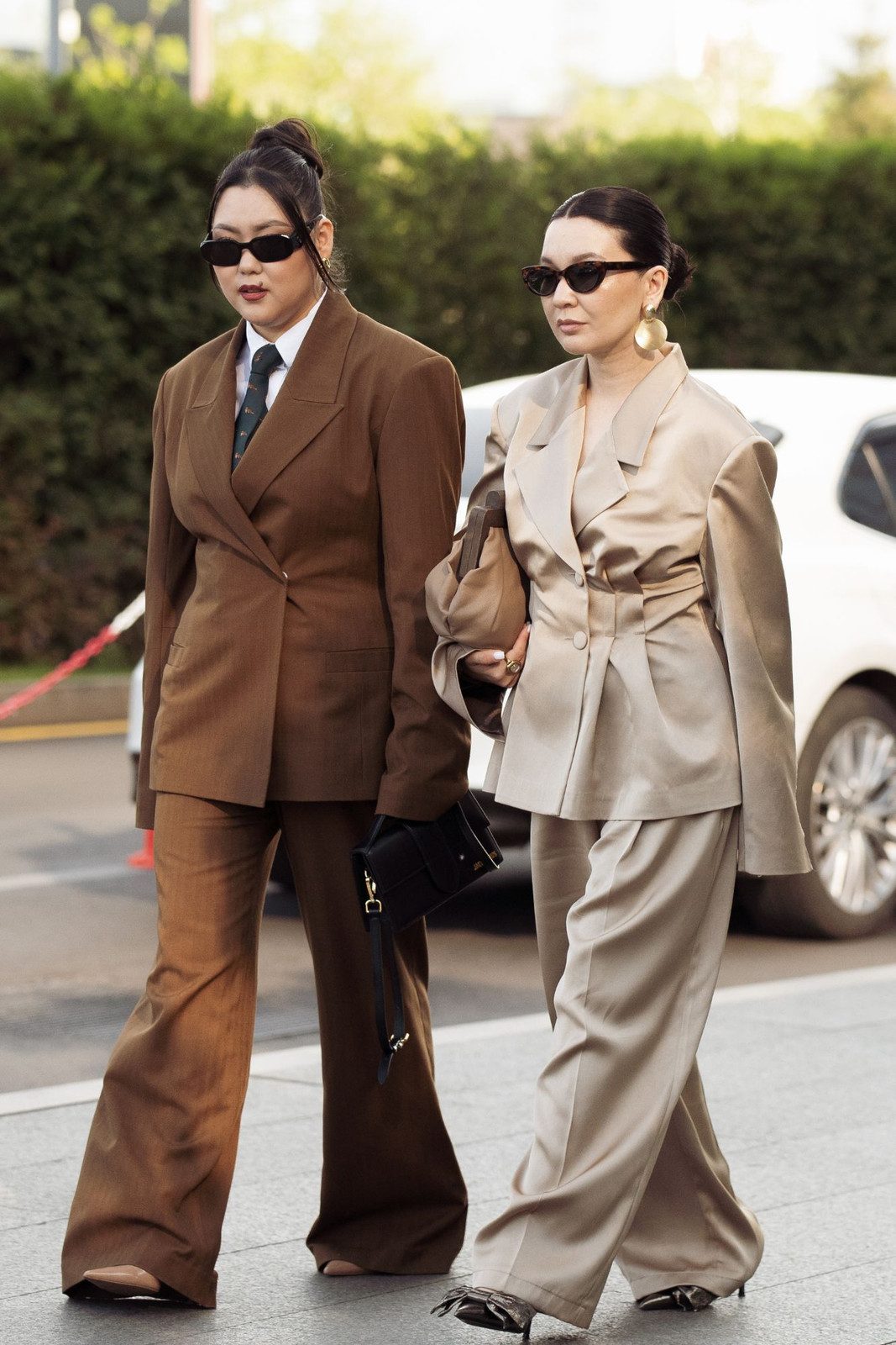 Satin Suit with Bold Green Tie Satin Suit with Bold Green Tie — Presentation Outfits 2027