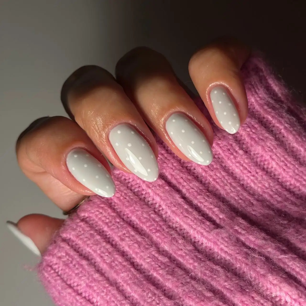 Brown Beige Retro Floral Short Oval Nails — Minimalist Nails 2027