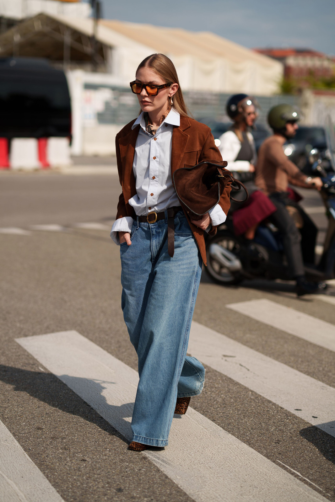 Smart Casual Polish: High-Waisted Jeans with a Suede Blazer Smart Casual Polish: High-Waisted Jeans with a Suede Blazer — High Waisted Jeans 2027