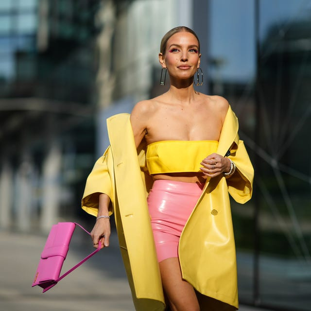 Street Style: Oversized Yellow Trench with Hot Pink Latex Shorts Street Style: Oversized Yellow Trench with Hot Pink Latex Shorts — Colorful Outfits 2027