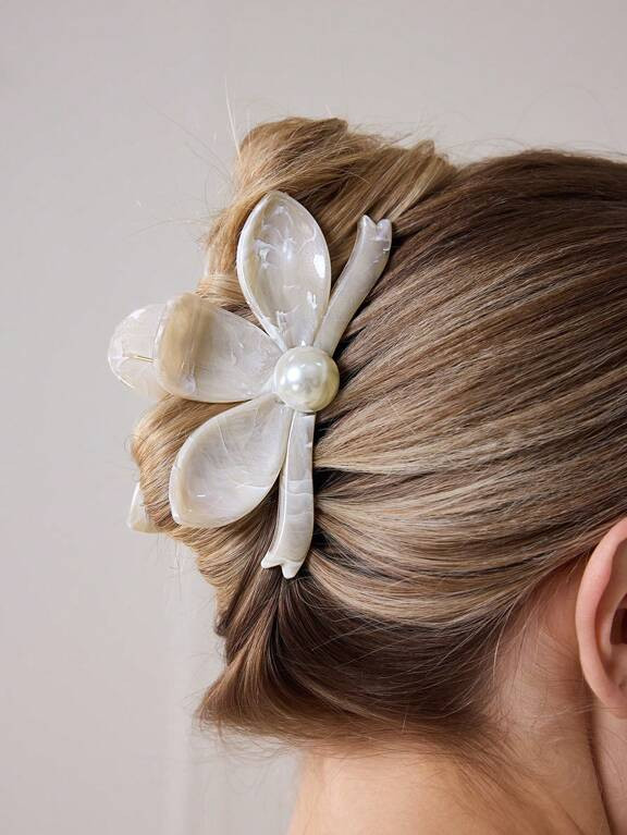 Collarbone Visual Idea — Claw Clip Bun 2027