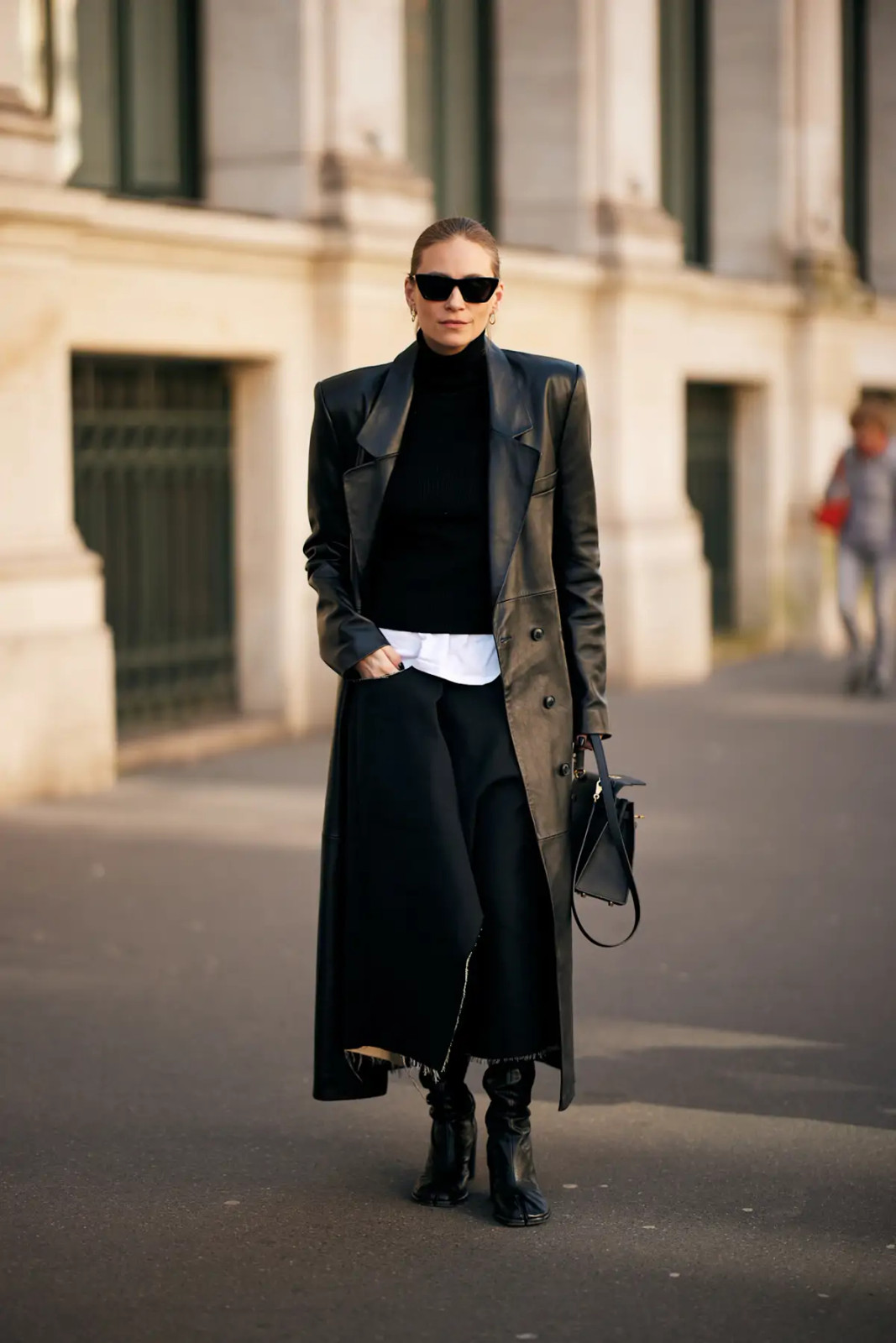 Fitted Leather Trench Coat with Monochromatic Palette Fitted Leather Trench Coat with Monochromatic Palette — Fall Capsule Wardrobe 2026