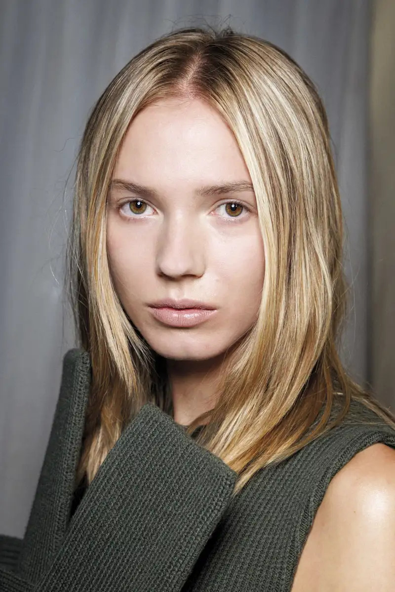 Air Dried Slight Waves Visual Idea — Beige Blonde Hair 2027