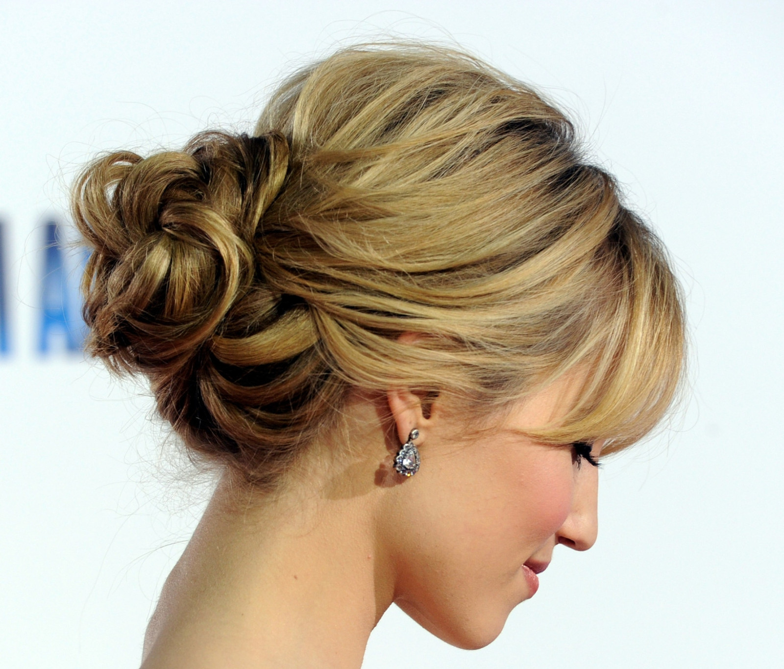 Honey Blonde With Highlights Visual Idea Honey Blonde With Highlights Visual Idea — Messy Bun 2027