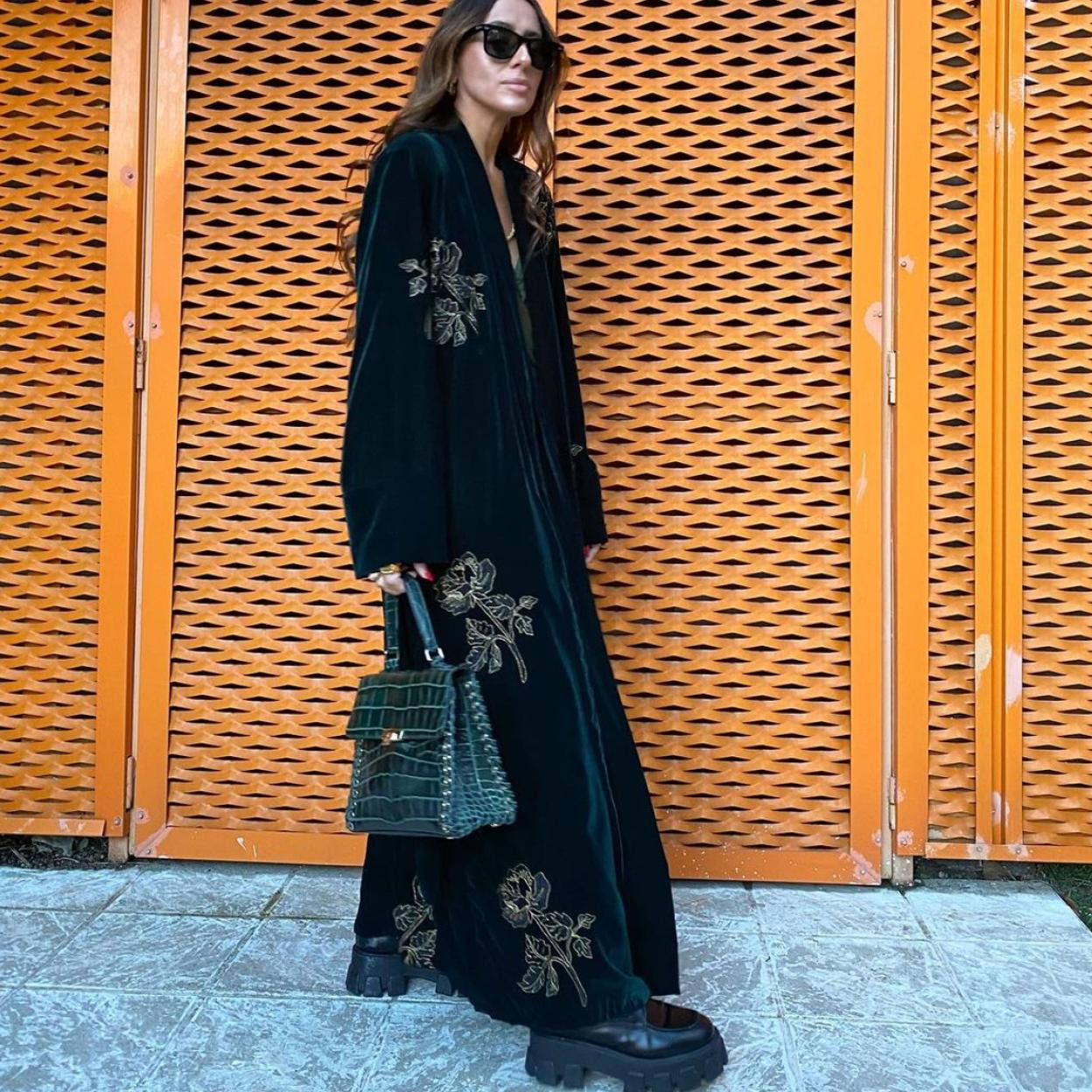 Velvet Kimono and Combat Boots with Structured Handbag Velvet Kimono and Combat Boots with Structured Handbag — Combat Boots Outfits 2027