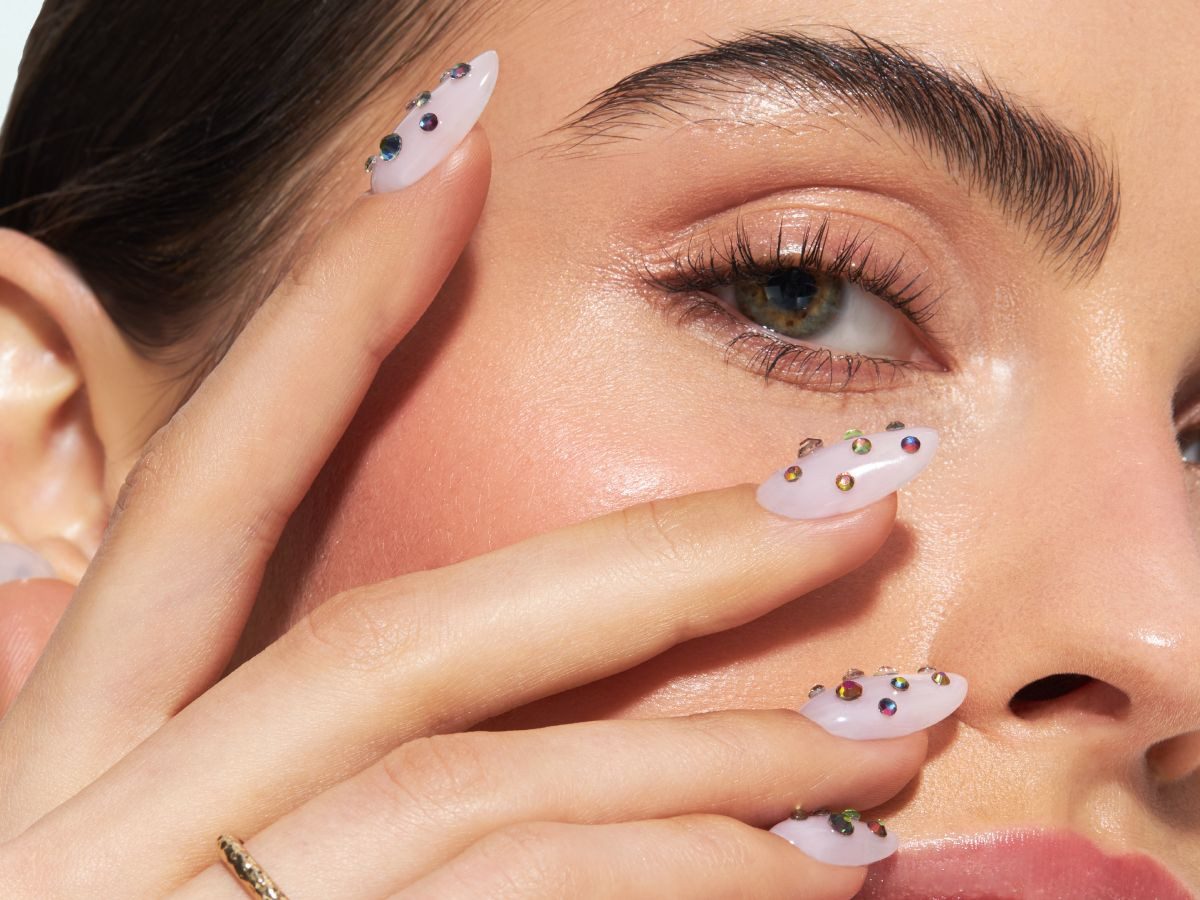 Visual Idea — Multi-Colored Rhinestones Visual Idea — Multi-Colored Rhinestones — Concert Nails 2027
