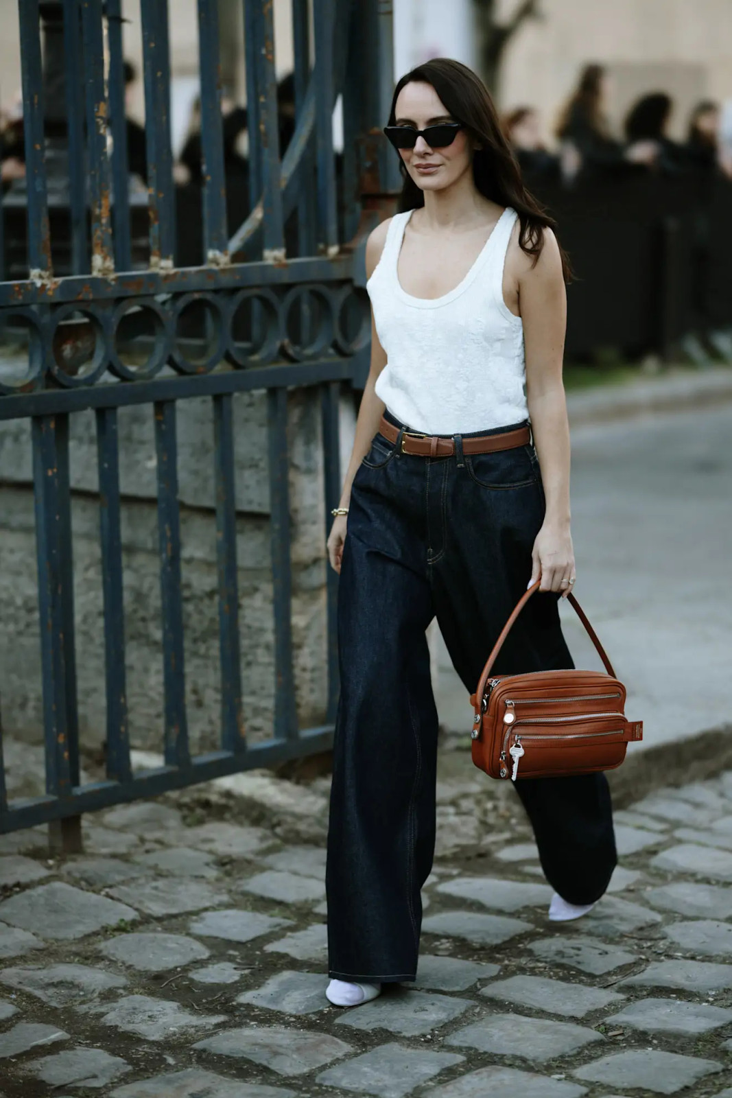 White Low-Top Sneakers Outfit Idea White Low-Top Sneakers Outfit Idea — Neutral Outfits 2027