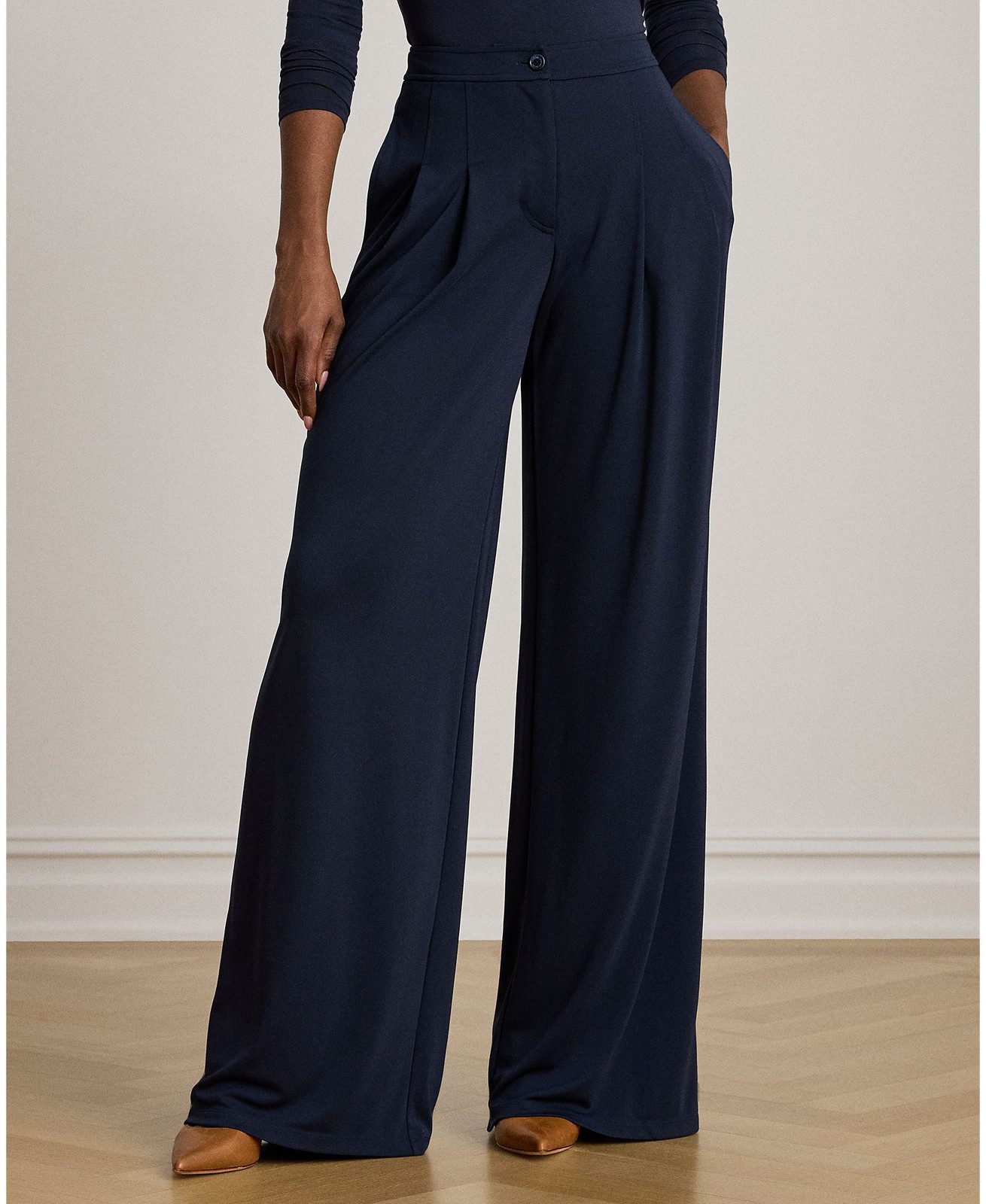 Elegant Stretch Knit: Navy Pleated Wide-Leg Trousers with Matching Top Elegant Stretch Knit: Navy Pleated Wide-Leg Trousers with Matching Top — Navy Blue Wide Leg Pants Outfits 2027