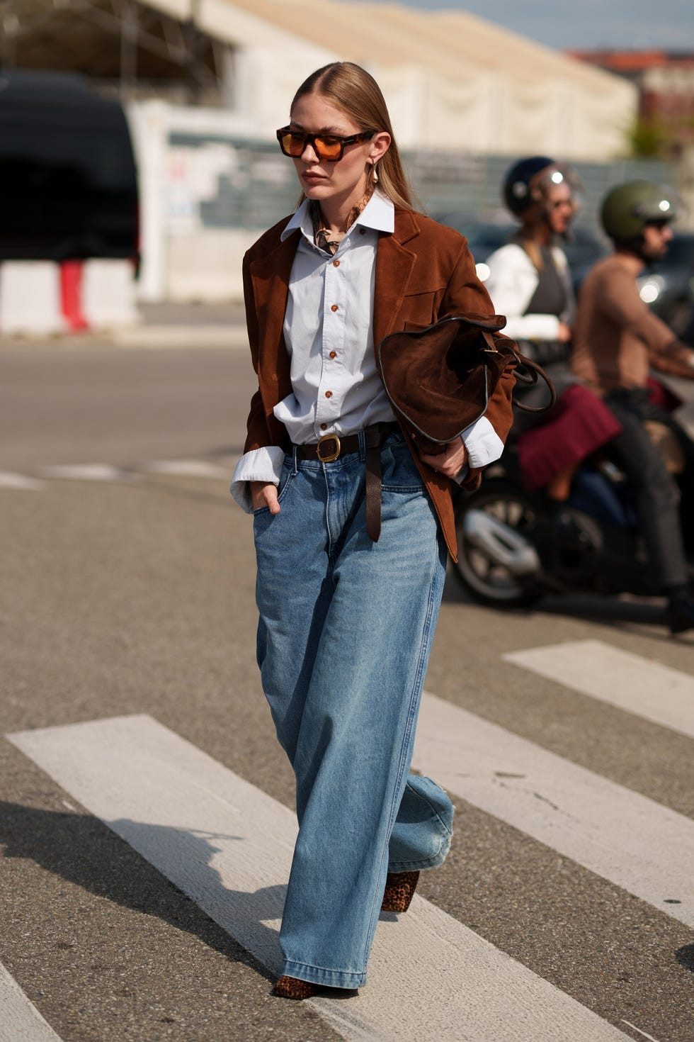 Velvet Blazer and Leopard Print Shoes with Blue Jeans — Wide Leg Jeans Outfits 2027