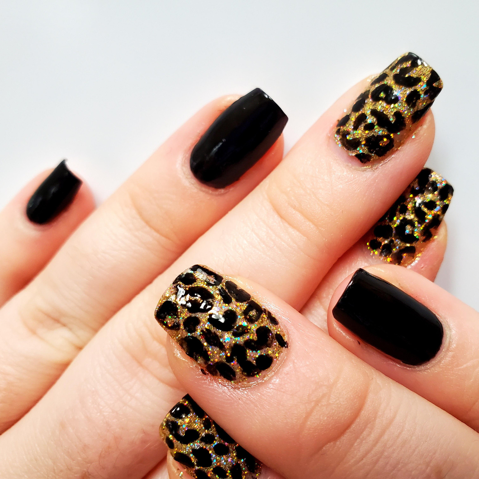 Glossy Base Glitter Accent Visual Idea Glossy Base Glitter Accent Visual Idea — Leopard Print Nails 2027