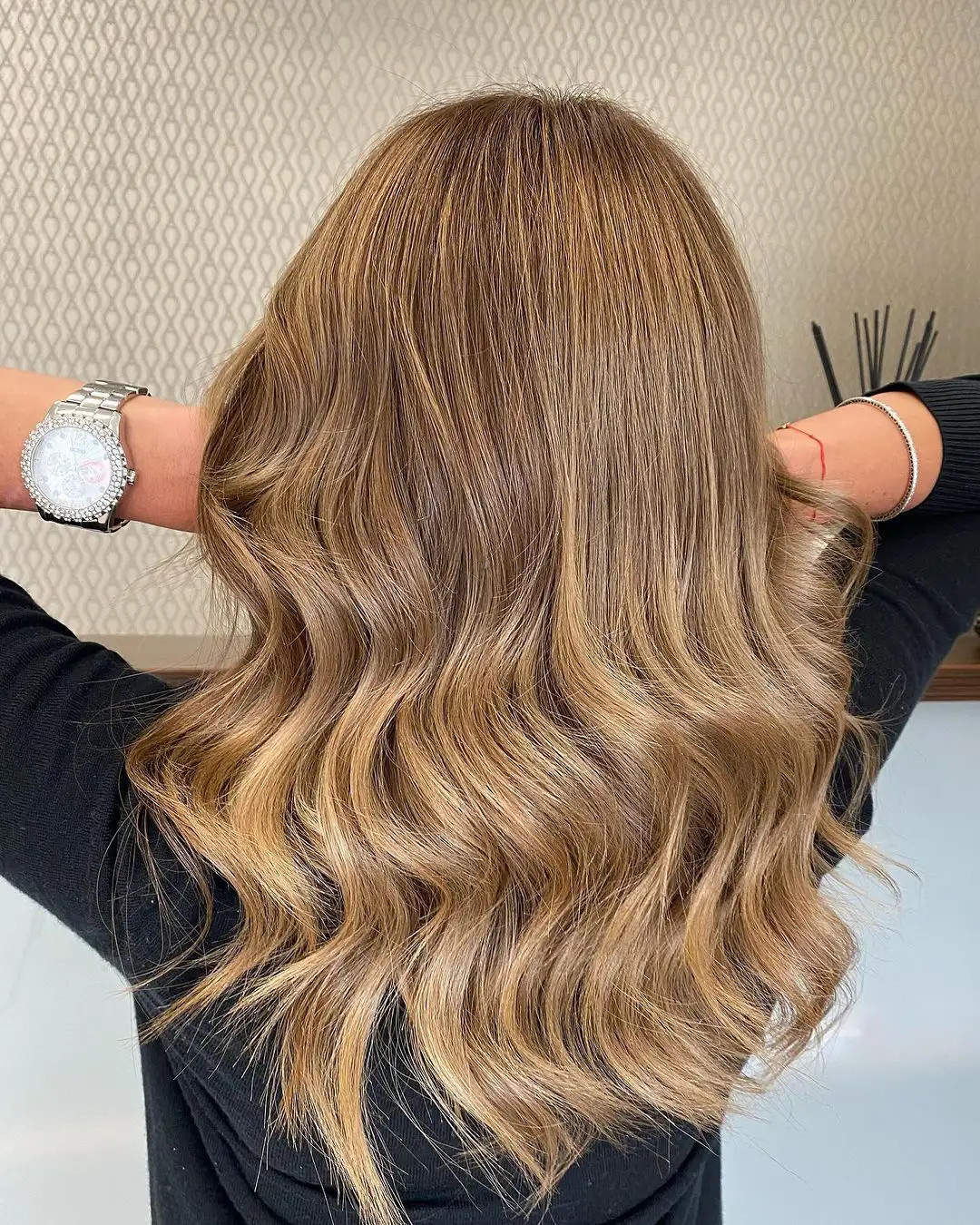 Mid-Back Voluminous Waves With Honey Balayage Mid-Back Voluminous Waves With Honey Balayage — Dark Blonde Hair 2027