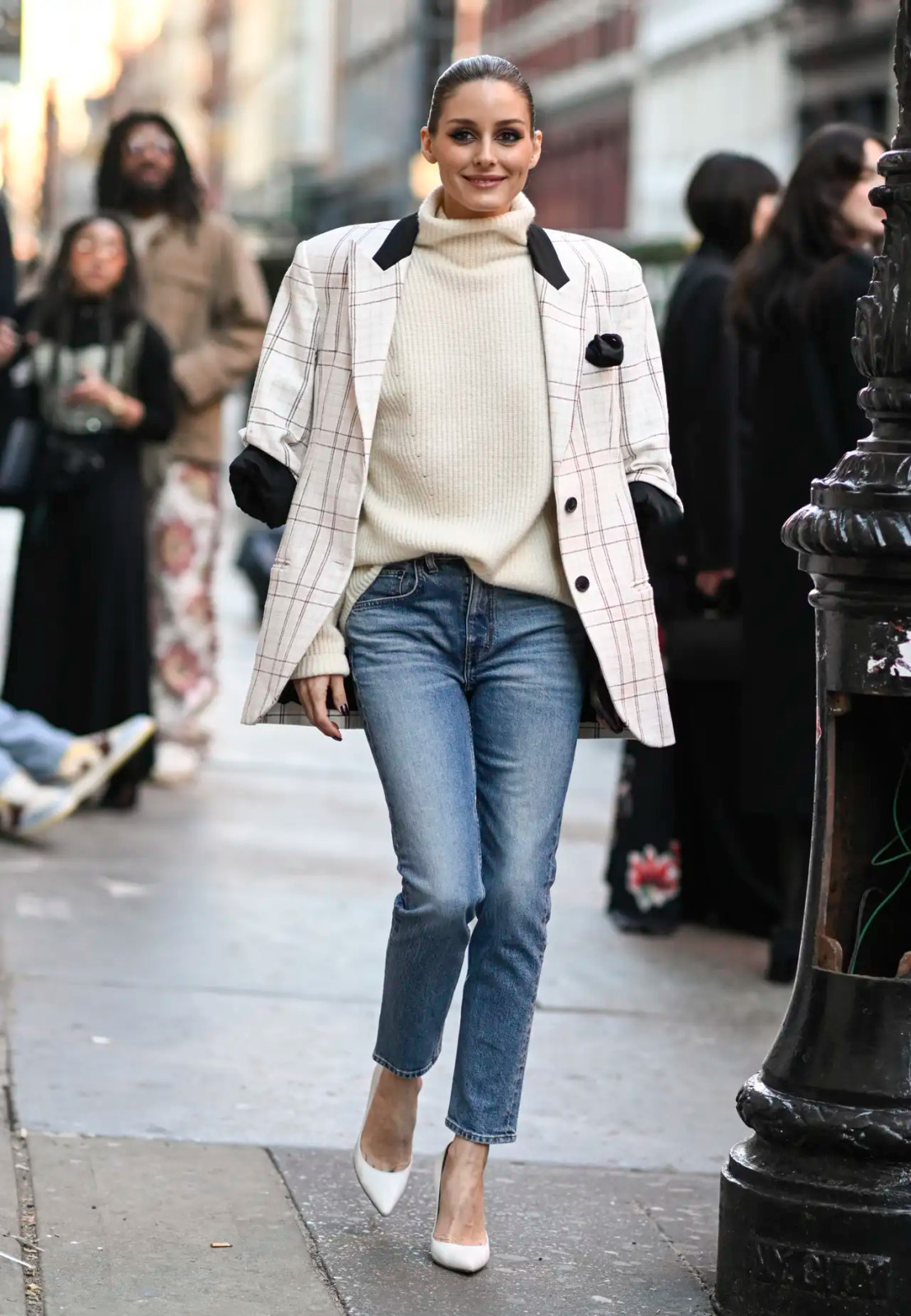 Smart Casual Polish with a Plaid Blazer and Turtleneck Smart Casual Polish with a Plaid Blazer and Turtleneck — Skinny Jeans Outfits 2027