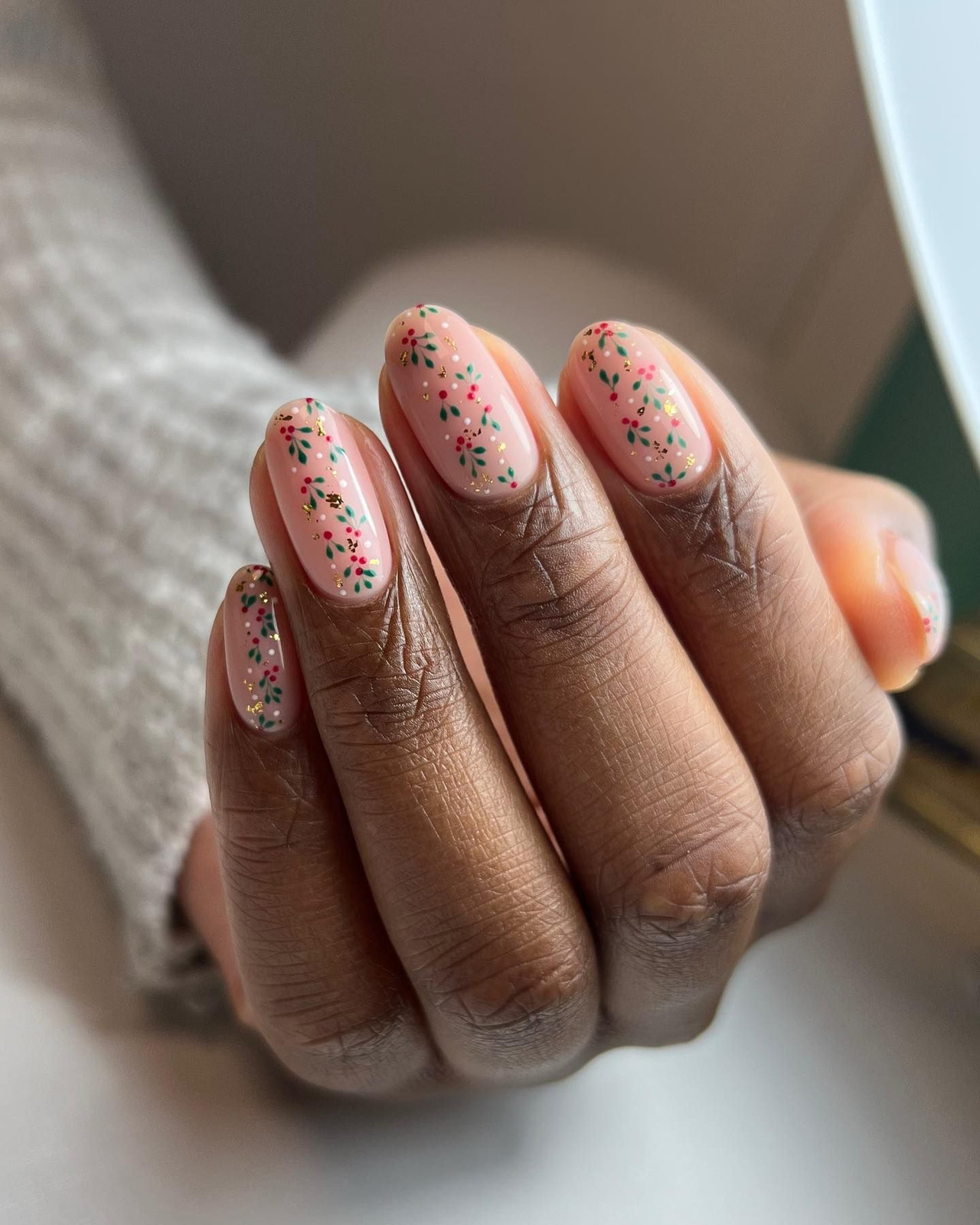 Winter Festive Visual Idea Winter Festive Visual Idea — Winter Round Nails 2027