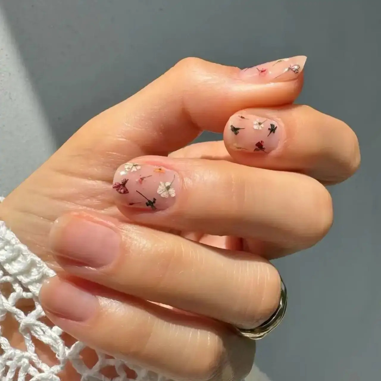 Uñas redondas cortas: 15 ideas elegantes y en tendencia que querrás copiar esta primavera