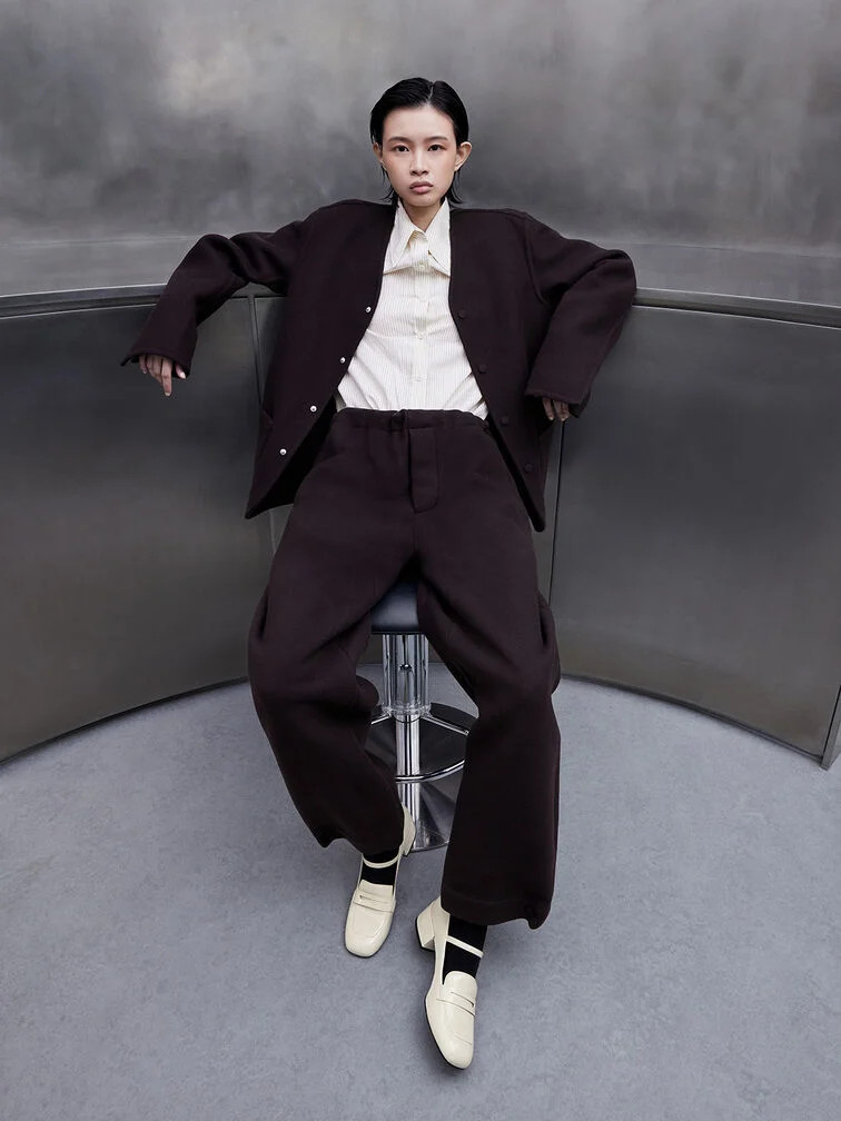 Oversized Brown Blazer with Cream Stripes and Wide-Leg Trousers for Casual Networking Oversized Brown Blazer with Cream Stripes and Wide-Leg Trousers for Casual Networking — Networking Outfits 2027