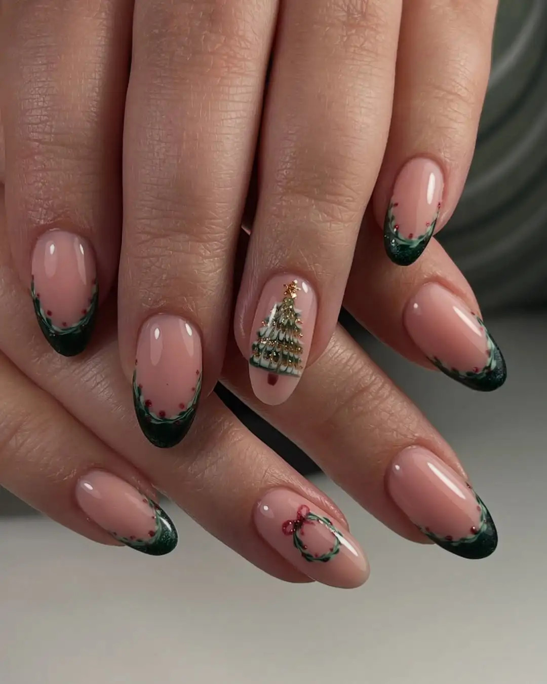 Deep Red Forest Green Glitter Nails Deep Red Forest Green Glitter Nails — Christmas Tree Nails 2026