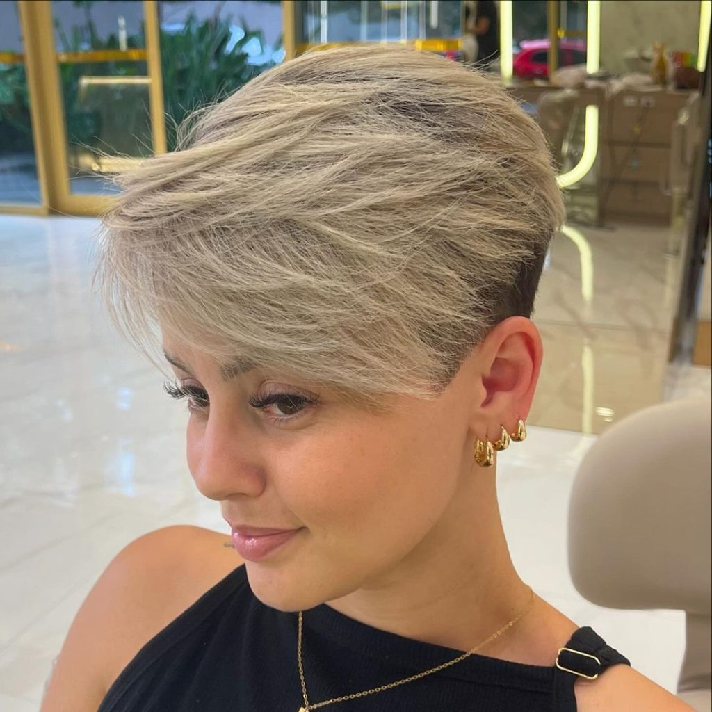 Ash Blonde Pixie With Dark Roots Ash Blonde Pixie With Dark Roots — Mom Pixie 2027