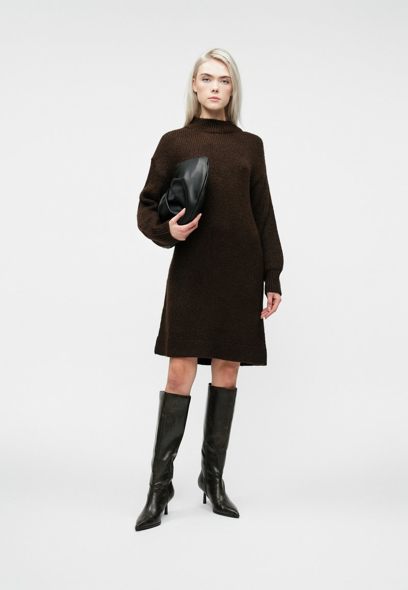 Dark Brown Pointed-Toe Knee-High Boots Outfit Idea Dark Brown Pointed-Toe Knee-High Boots Outfit Idea — Dress 2027 with Knee High Boots Outfit