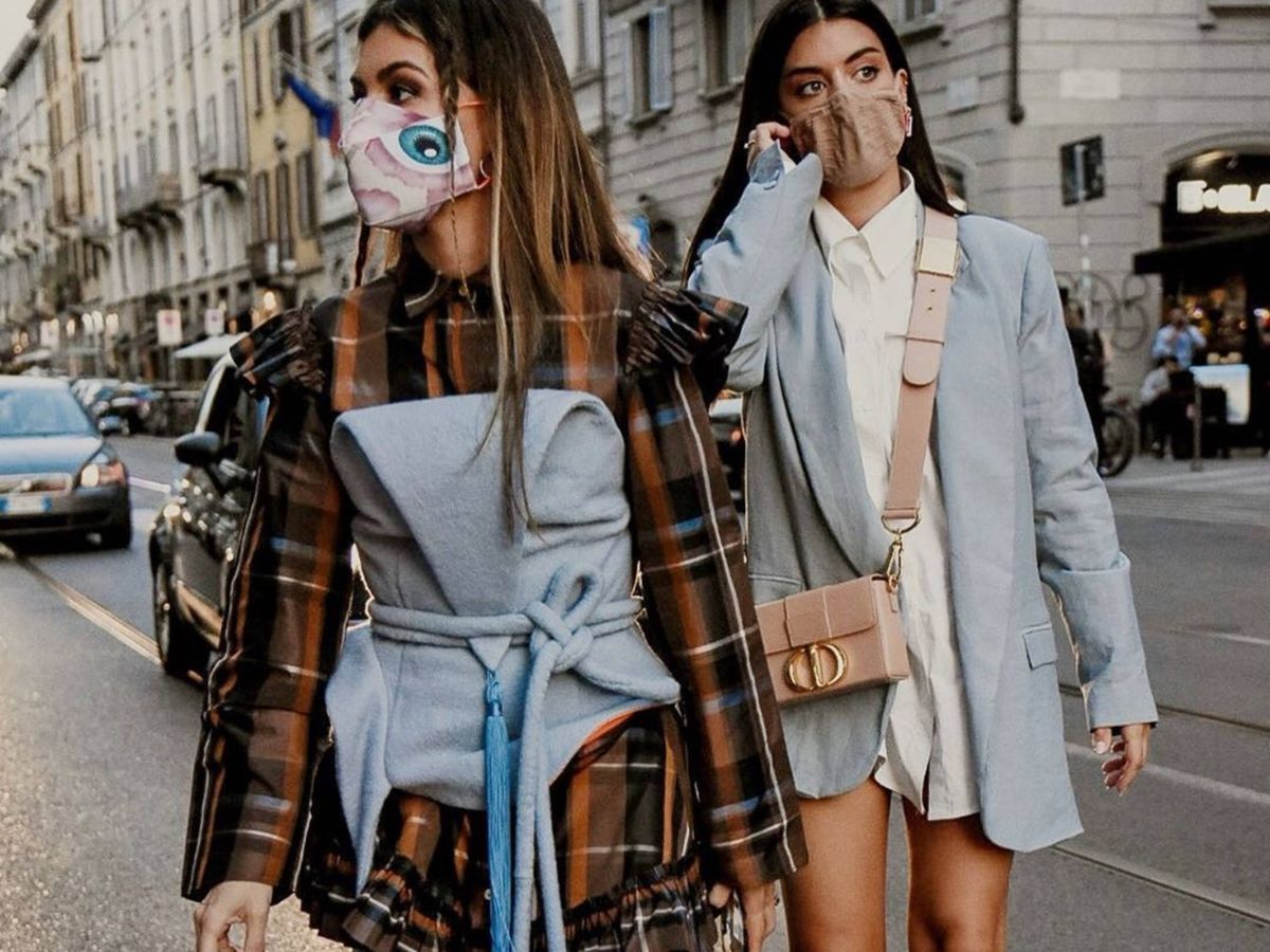 Light Blue Oversized Blazer with Wide-Leg Trousers for Relaxed City Style Light Blue Oversized Blazer with Wide-Leg Trousers for Relaxed City Style — Italy Outfits 2027