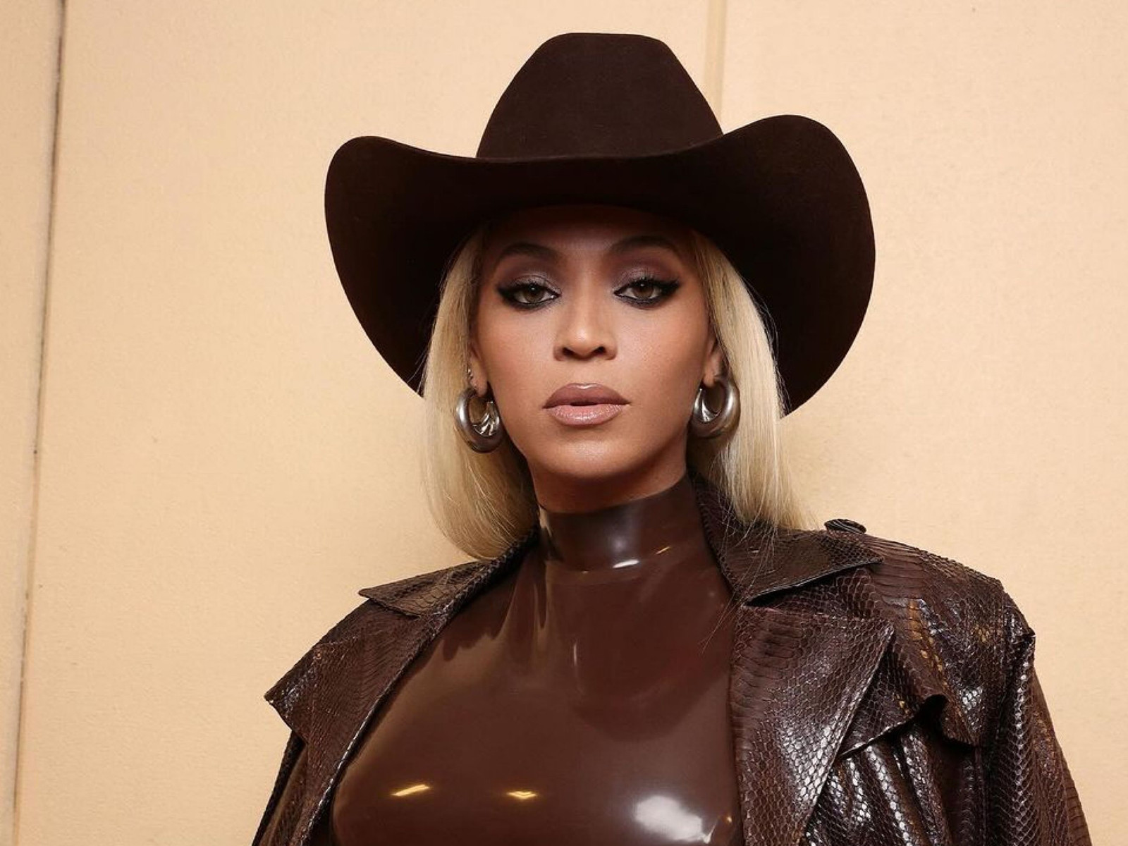 Voluminous Straight Mid-Back Platinum Blonde Voluminous Straight Mid-Back Platinum Blonde — Cowboy Hat Hairstyles 2027