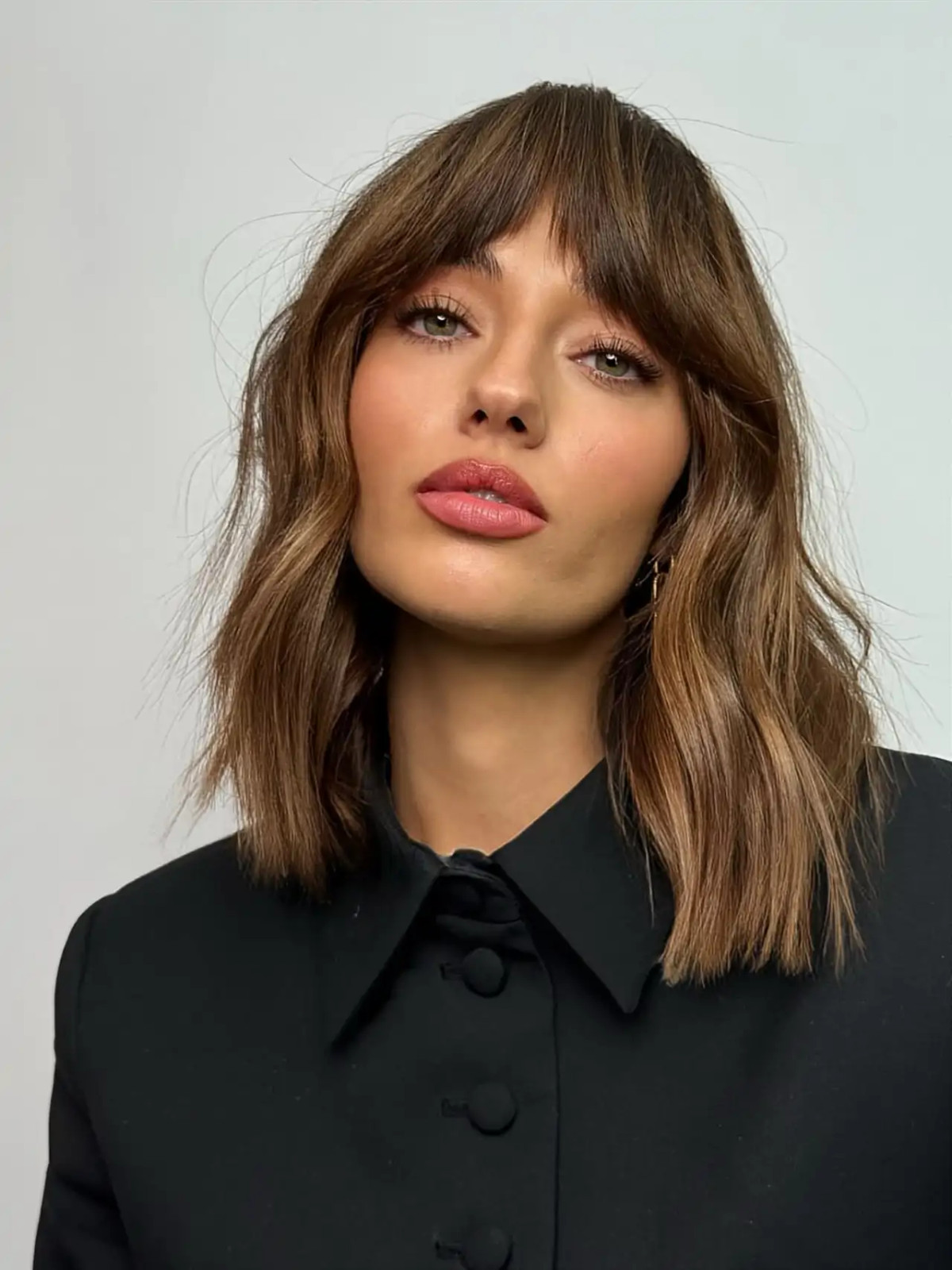 Shag With Blunt Bangs Below Chin Shag With Blunt Bangs Below Chin — Medium Haircuts 2027