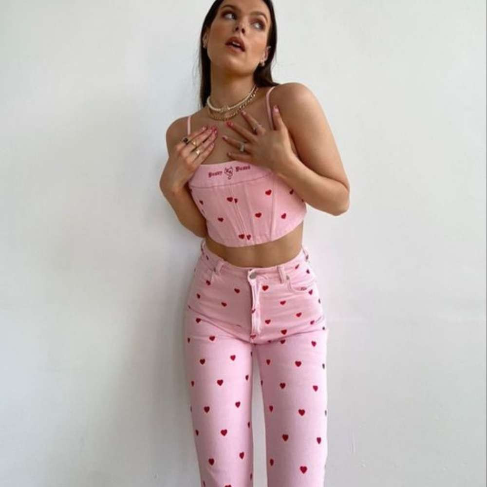 Y2K Pink Heart Print Corset Top and Jeans Y2K Pink Heart Print Corset Top and Jeans — Heart Outfits 2027