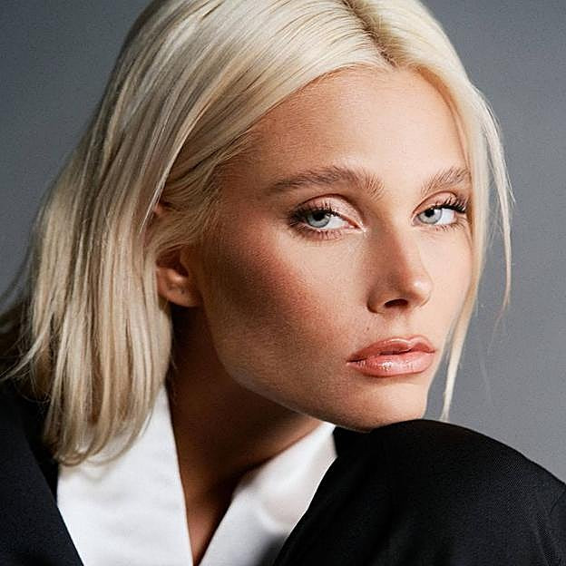 Side Part Platinum Blunt Bob Side Part Platinum Blunt Bob — Spring Blonde 2027