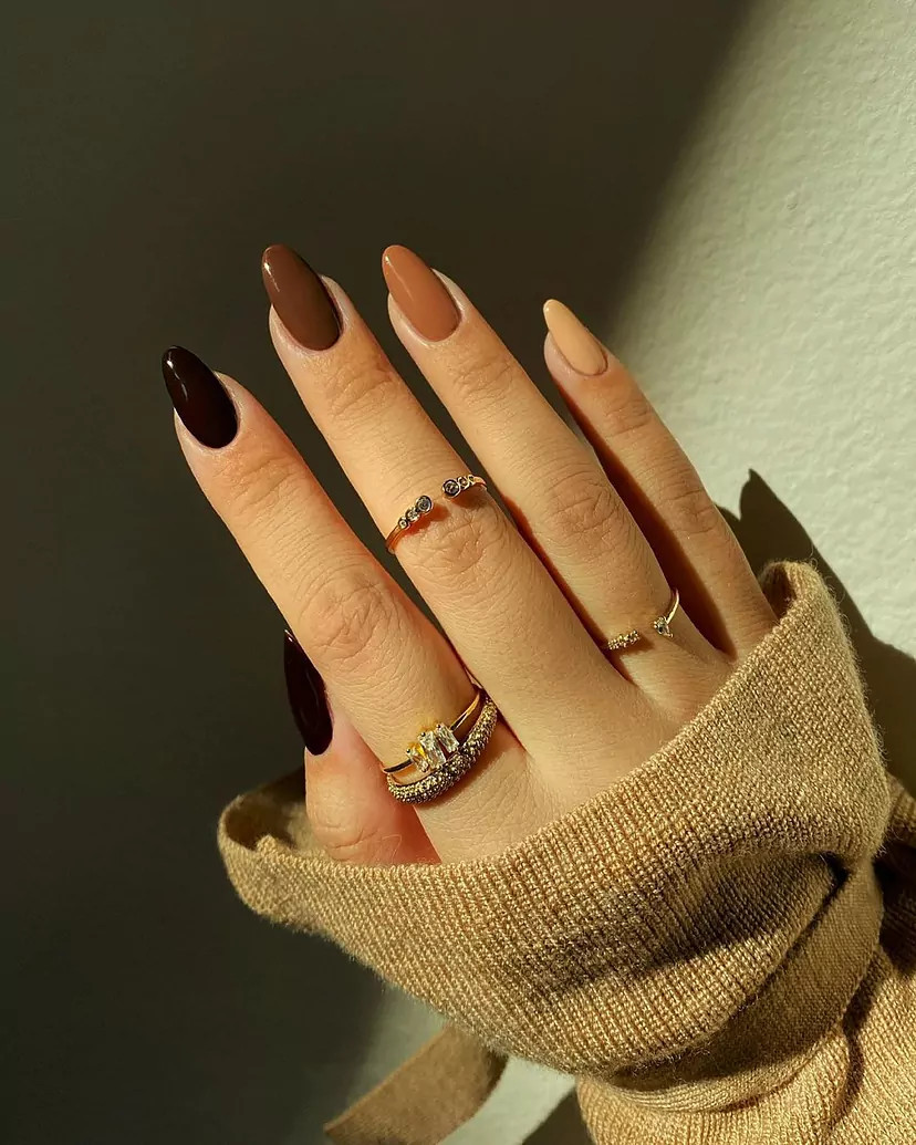 Fall Gradient Almond Nails — Fall to Winter Nails 2026